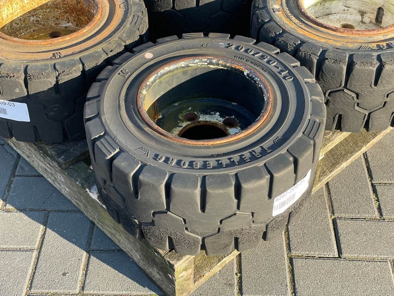 Linde -Trelleborg 200/50-10-Tire/Reifen/Band - الإطارات والجنوط - آلات البناء: صورة 2 Linde -Trelleborg 200/50-10-Tire/Reifen/Band - الإطارات والجنوط - آلات البناء: صورة 2