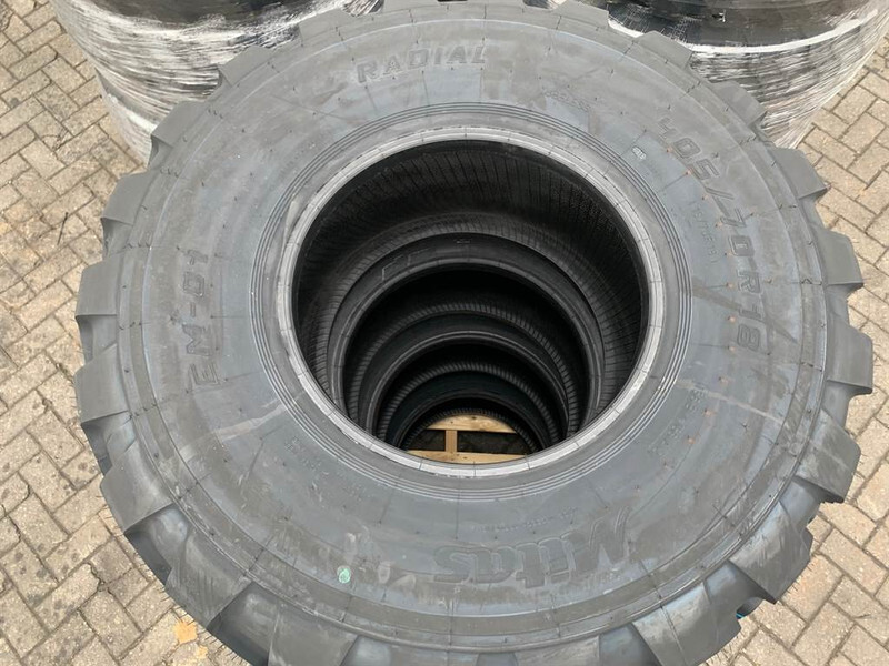 Mitas 405/70R18 (16/70R18) - Tyre/Reifen/Band - إطارات - آلات البناء: صورة 4 Mitas 405/70R18 (16/70R18) - Tyre/Reifen/Band - إطارات - آلات البناء: صورة 4