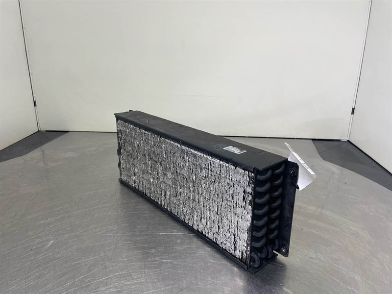 New Holland W110C-Denso 76082744-Airco condenser - إطار/ شاسيه - آلات البناء: صورة 2 New Holland W110C-Denso 76082744-Airco condenser - إطار/ شاسيه - آلات البناء: صورة 2