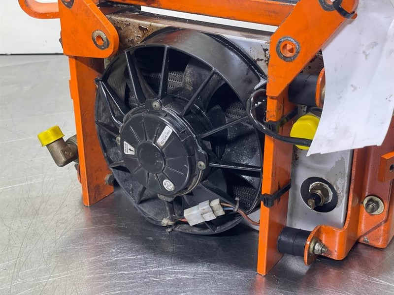 Schaeff - Cooler/Kühler/Koeler - محرك - آلات البناء: صورة 5 Schaeff - Cooler/Kühler/Koeler - محرك - آلات البناء: صورة 5