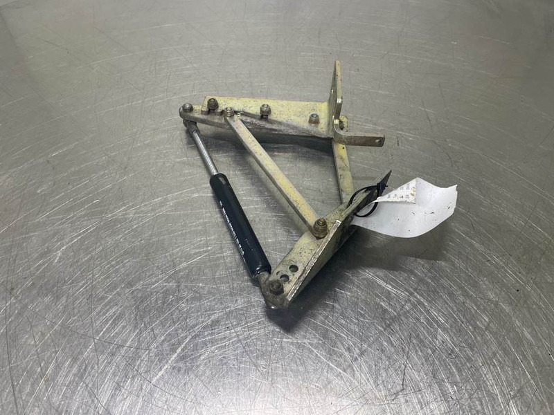 Schaeff SKL834-0451019030-Hinge right/Scharnier - إطار/ شاسيه - آلات البناء: صورة 2 Schaeff SKL834-0451019030-Hinge right/Scharnier - إطار/ شاسيه - آلات البناء: صورة 2