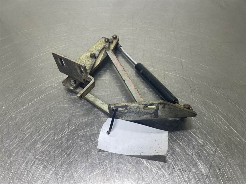 Schaeff SKL834-0451019031-Hinge left/Scharnier - إطار/ شاسيه - آلات البناء: صورة 3 Schaeff SKL834-0451019031-Hinge left/Scharnier - إطار/ شاسيه - آلات البناء: صورة 3