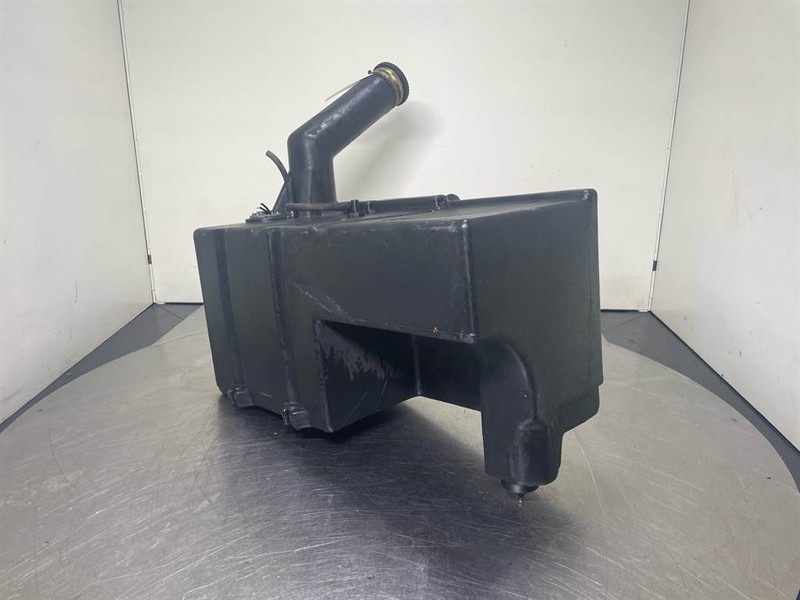 Schaeff SKL834-5267010034/6414014102-Fuel tank - إطار/ شاسيه - آلات البناء: صورة 4 Schaeff SKL834-5267010034/6414014102-Fuel tank - إطار/ شاسيه - آلات البناء: صورة 4
