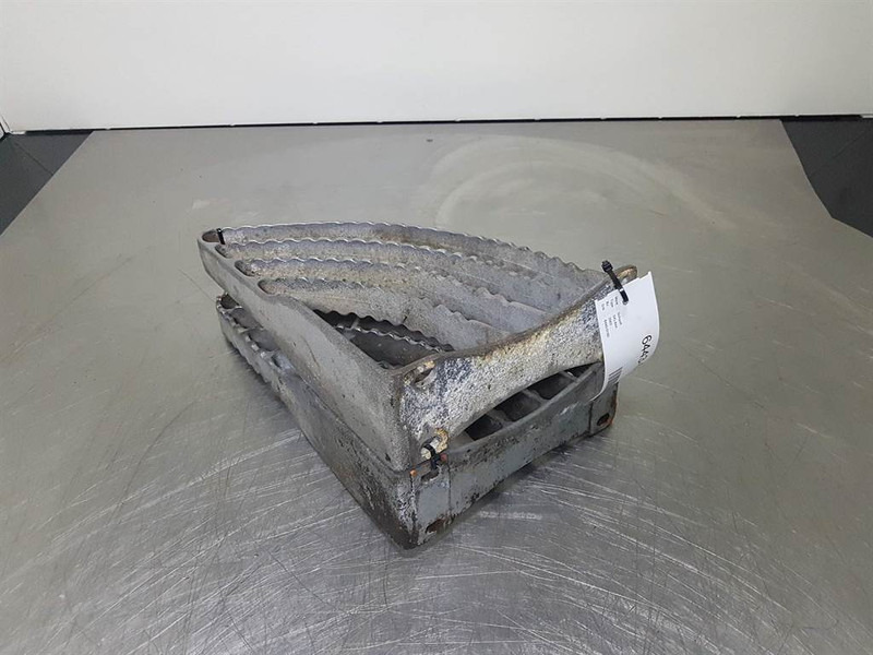 Schaeff SKL844-0453006012-Stair panel/Trittstufen - إطار/ شاسيه - آلات البناء: صورة 3 Schaeff SKL844-0453006012-Stair panel/Trittstufen - إطار/ شاسيه - آلات البناء: صورة 3