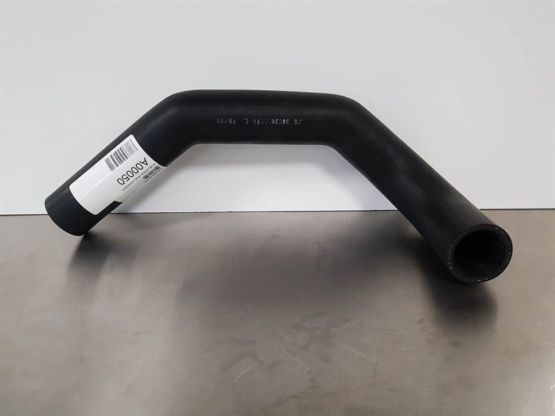 Terex TL120 - Hose / Schlauch / Slang - المحرك و قطع الغيار - آلات البناء: صورة 3 Terex TL120 - Hose / Schlauch / Slang - المحرك و قطع الغيار - آلات البناء: صورة 3