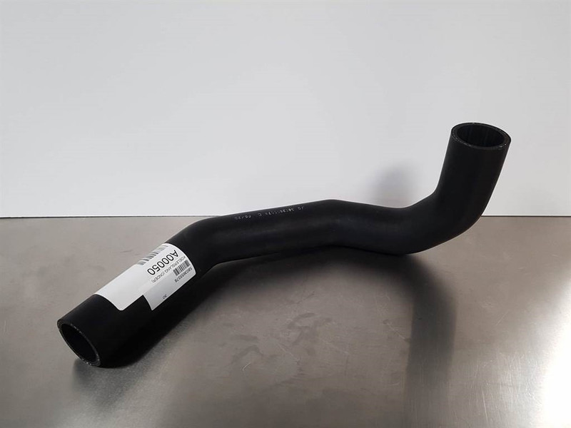 Terex TL120 - Hose / Schlauch / Slang - المحرك و قطع الغيار - آلات البناء: صورة 2 Terex TL120 - Hose / Schlauch / Slang - المحرك و قطع الغيار - آلات البناء: صورة 2