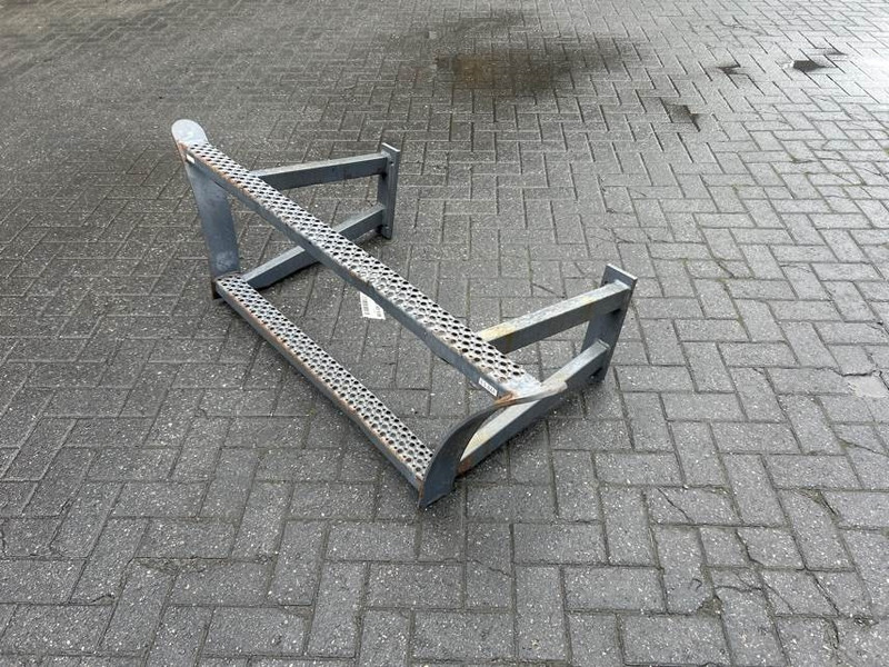 Terex TW150-6047945-Stair panel/Trittstufen/Traptreden - إطار/ شاسيه - آلات البناء: صورة 2 Terex TW150-6047945-Stair panel/Trittstufen/Traptreden - إطار/ شاسيه - آلات البناء: صورة 2