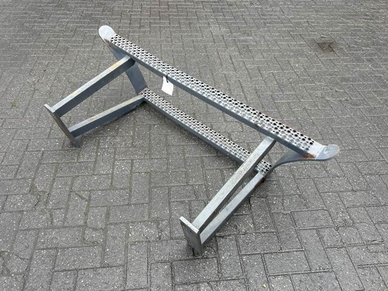 Terex TW150-6047945-Stair panel/Trittstufen/Traptreden - إطار/ شاسيه - آلات البناء: صورة 4 Terex TW150-6047945-Stair panel/Trittstufen/Traptreden - إطار/ شاسيه - آلات البناء: صورة 4