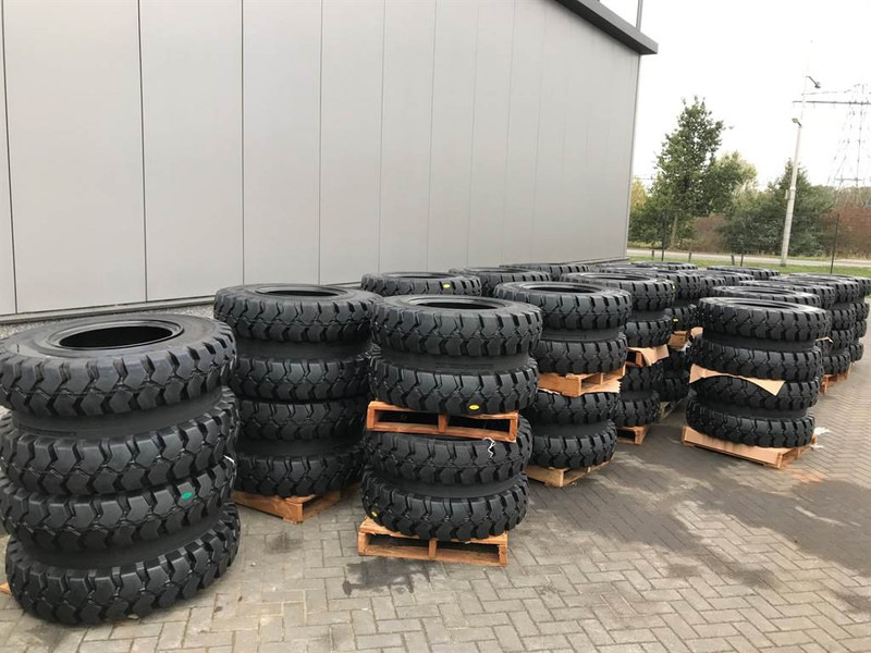 Trelleborg 12.00-20 Dual excavator solid-Tyre/Reifen/Banden - الإطارات والجنوط - آلات البناء: صورة 4 Trelleborg 12.00-20 Dual excavator solid-Tyre/Reifen/Banden - الإطارات والجنوط - آلات البناء: صورة 4