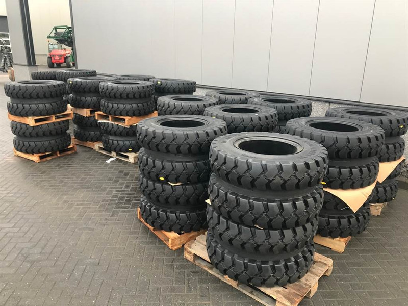 Trelleborg 12.00-20 Dual excavator solid-Tyre/Reifen/Banden - الإطارات والجنوط - آلات البناء: صورة 1 Trelleborg 12.00-20 Dual excavator solid-Tyre/Reifen/Banden - الإطارات والجنوط - آلات البناء: صورة 1