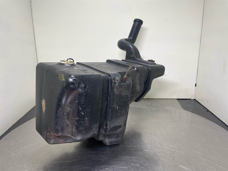 Volvo L30D-VOE11370525-Fuel tank/Kraftstofftank/Tank - إطار/ شاسيه - آلات البناء: صورة 4 Volvo L30D-VOE11370525-Fuel tank/Kraftstofftank/Tank - إطار/ شاسيه - آلات البناء: صورة 4