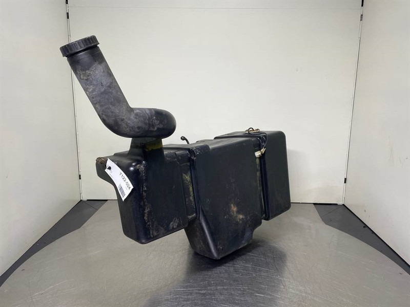 Volvo L30D-VOE11370525-Fuel tank/Kraftstofftank/Tank - إطار/ شاسيه - آلات البناء: صورة 2 Volvo L30D-VOE11370525-Fuel tank/Kraftstofftank/Tank - إطار/ شاسيه - آلات البناء: صورة 2