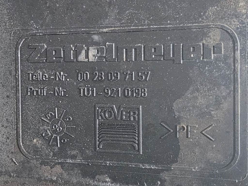 Volvo L30D-VOE11370525-Fuel tank/Kraftstofftank/Tank - إطار/ شاسيه - آلات البناء: صورة 5 Volvo L30D-VOE11370525-Fuel tank/Kraftstofftank/Tank - إطار/ شاسيه - آلات البناء: صورة 5