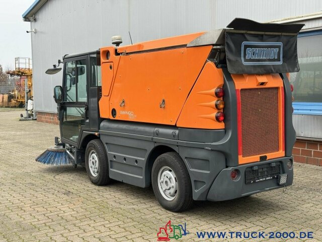 Schmidt Swingo Compact 200 4 Radlenkung Kehren + Sprühen - سياره كنس شوارع: صورة 4 Schmidt Swingo Compact 200 4 Radlenkung Kehren + Sprühen - سياره كنس شوارع: صورة 4