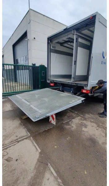 Dhollandia Laadklep / Achtersluitklep 2000 kg MBB / Palfinger / B.A.R. Cargolift - رافعة هيدروليك خلفية: صورة 1 Dhollandia Laadklep / Achtersluitklep 2000 kg MBB / Palfinger / B.A.R. Cargolift - رافعة هيدروليك خلفية: صورة 1