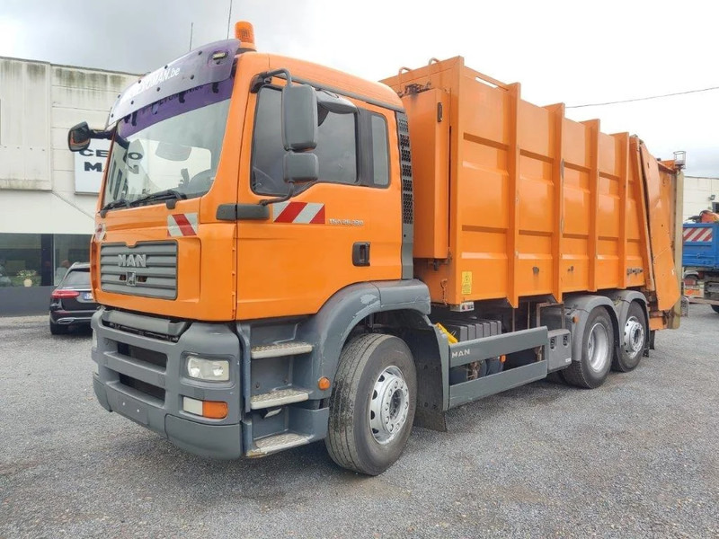 MAN TGA 26.320 6x2 garbage truck ZOELLER - شاحنة النفايات: صورة 1 MAN TGA 26.320 6x2 garbage truck ZOELLER - شاحنة النفايات: صورة 1