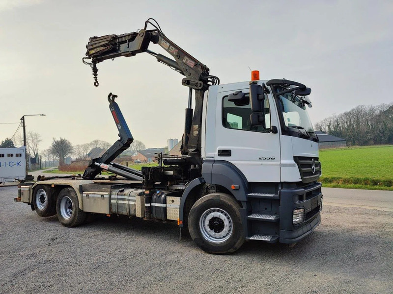 Mercedes-Benz Axor 2536 Euro5 container multilift crane HIAB 220 - شاحنة ذات خطاف, شاحنة كرين: صورة 2 Mercedes-Benz Axor 2536 Euro5 container multilift crane HIAB 220 - شاحنة ذات خطاف, شاحنة كرين: صورة 2