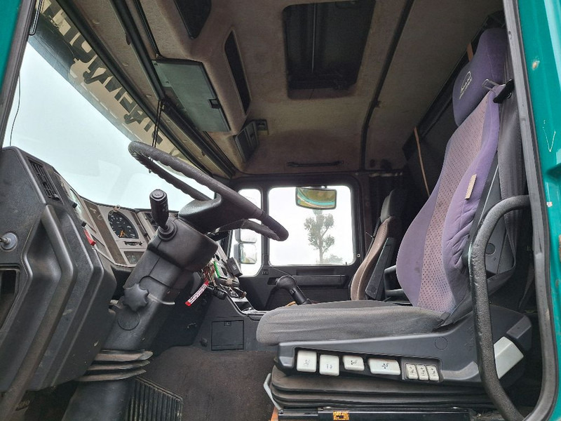 Interior photo 1: وحدة جر MAN 26.463 6X4