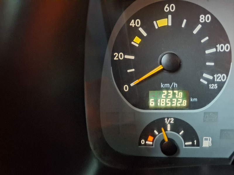 Mercedes-Benz ACTROS 2041 AS 4x4 - وحدة جر: صورة 2 Mercedes-Benz ACTROS 2041 AS 4x4 - وحدة جر: صورة 2