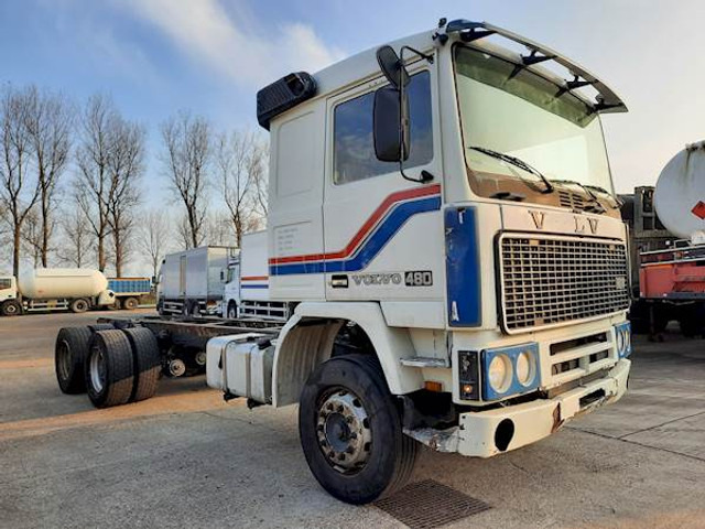 Volvo F 12 6*4 STEEL SUSPENSION - شاحنة هيكل كابينة: صورة 4 Volvo F 12 6*4 STEEL SUSPENSION - شاحنة هيكل كابينة: صورة 4