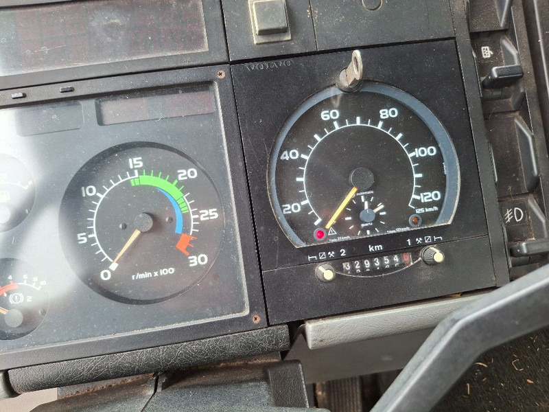 شاحنة هيكل كابينة Volvo FL611: صورة 12