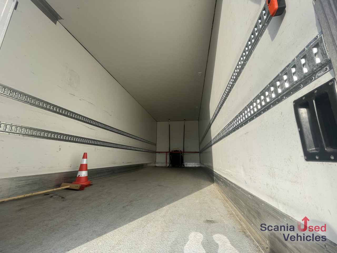 SCANIA 25P BEV B4x2NA ELECTRIC TAIL LIFT 2.5T 760X250X264 - شاحنة مقفلة, شاحنة كهربائية: صورة 2 SCANIA 25P BEV B4x2NA ELECTRIC TAIL LIFT 2.5T 760X250X264 - شاحنة مقفلة, شاحنة كهربائية: صورة 2