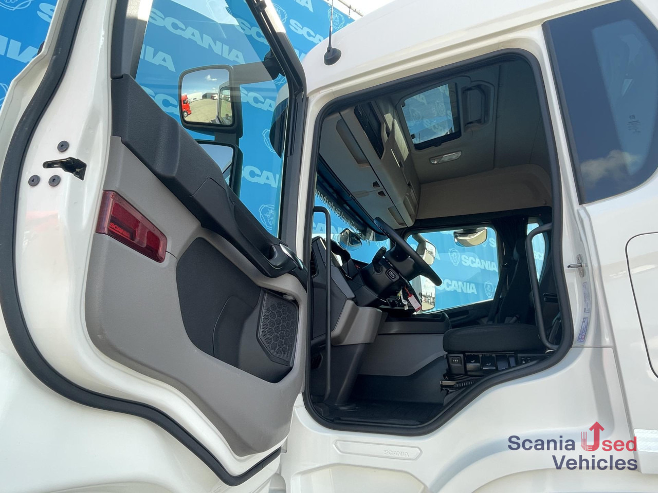 SCANIA G 280 B4x2NB RETARDER FULL AIR CNG TAIL LIFT 2.5T - شاحنة مقفلة: صورة 3 SCANIA G 280 B4x2NB RETARDER FULL AIR CNG TAIL LIFT 2.5T - شاحنة مقفلة: صورة 3