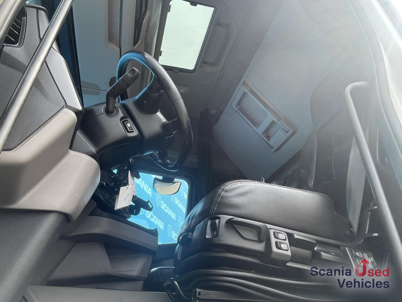 SCANIA R 450 A4x2NB DIFF-L RETARDER FULL AIR 8T LEATHER - وحدة جر: صورة 3 SCANIA R 450 A4x2NB DIFF-L RETARDER FULL AIR 8T LEATHER - وحدة جر: صورة 3
