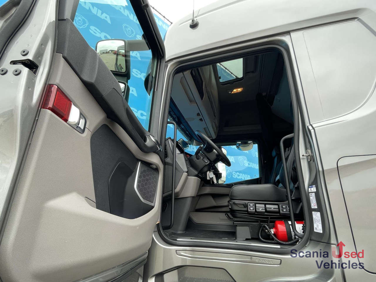 SCANIA R 460 A4x2EB MEGA VOLUME RETARDER DIFF-L SMART2 - وحدة جر: صورة 2 SCANIA R 460 A4x2EB MEGA VOLUME RETARDER DIFF-L SMART2 - وحدة جر: صورة 2