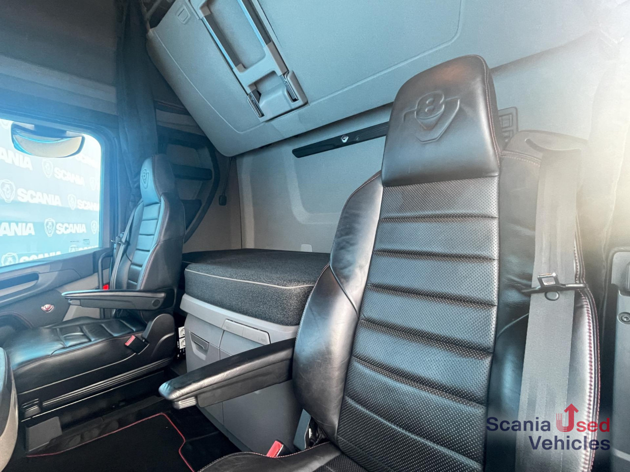 SCANIA S 660 A6x2/4NB V8 RETARDER FULL AIR 8T DIFF-L LED - وحدة جر: صورة 3 SCANIA S 660 A6x2/4NB V8 RETARDER FULL AIR 8T DIFF-L LED - وحدة جر: صورة 3