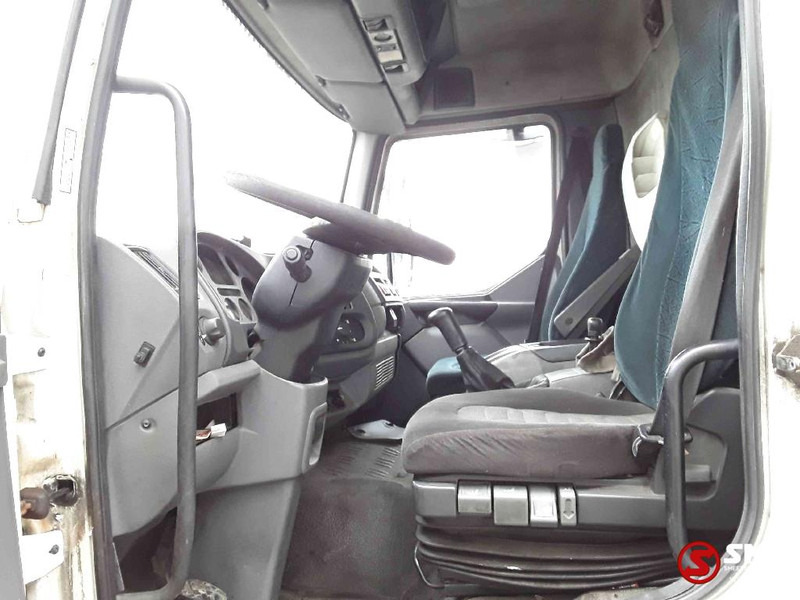 شاحنة مقفلة DAF 55 LF 220: صورة 7