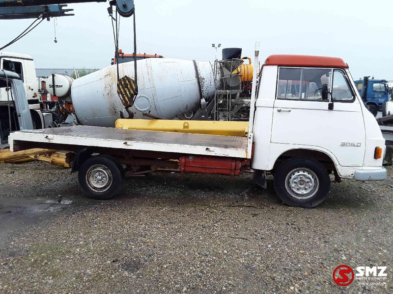 Mercedes-Benz - شاحنات مسطحة: صورة 4 Mercedes-Benz - شاحنات مسطحة: صورة 4