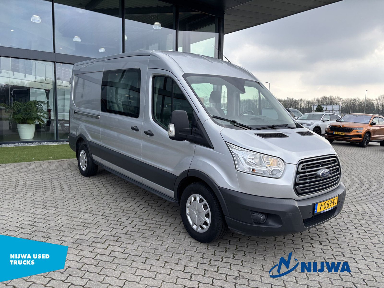 Ford Transit 130 L3H2 Dubbele cabine + Trekhaak - فان المدمجة, الشاحنات الصغيرة كابينة مزدوجة: صورة 2 Ford Transit 130 L3H2 Dubbele cabine + Trekhaak - فان المدمجة, الشاحنات الصغيرة كابينة مزدوجة: صورة 2