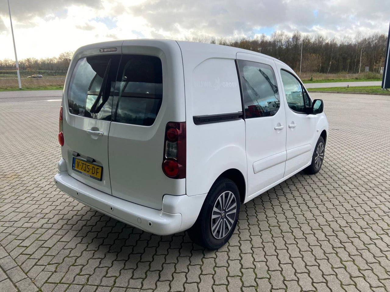 Peugeot Partner Parkeersensoren + Navigatie Kasten - فان المدمجة: صورة 3 Peugeot Partner Parkeersensoren + Navigatie Kasten - فان المدمجة: صورة 3