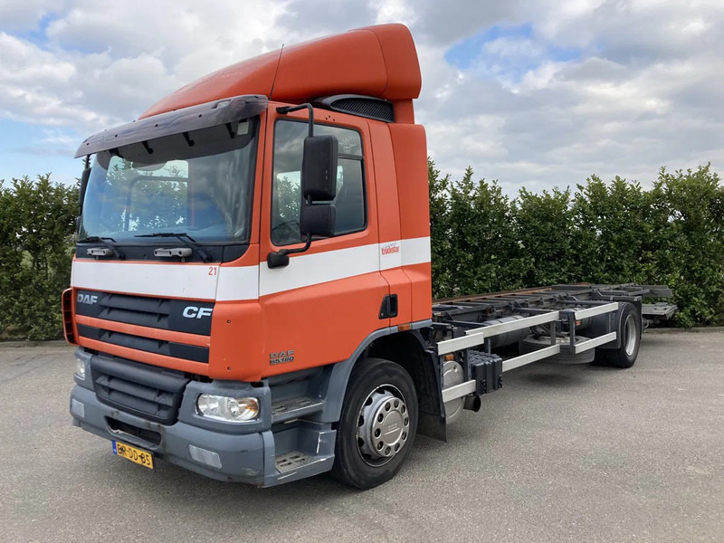 DAF CF65.180 Euro3 Manual / Laadklep - شاحنة هيكل كابينة: صورة 2 DAF CF65.180 Euro3 Manual / Laadklep - شاحنة هيكل كابينة: صورة 2