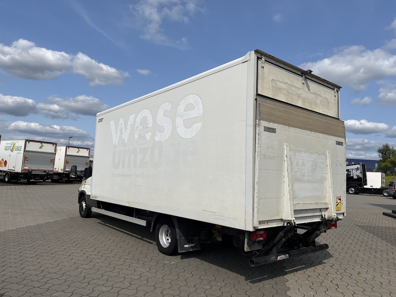 Iveco 70C18 Daily Koffer mit Ladebordwand - شاحنة مغلقة الصندوق: صورة 3 Iveco 70C18 Daily Koffer mit Ladebordwand - شاحنة مغلقة الصندوق: صورة 3