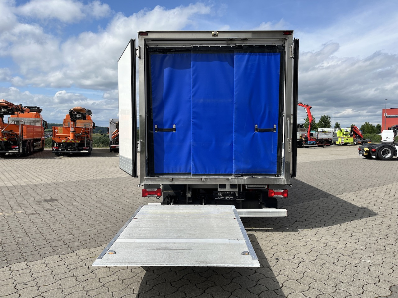 Iveco 70C18 Daily Kühlkoffer mit Ladebordwand Konvekta - شاحنة التوصيل: صورة 3 Iveco 70C18 Daily Kühlkoffer mit Ladebordwand Konvekta - شاحنة التوصيل: صورة 3
