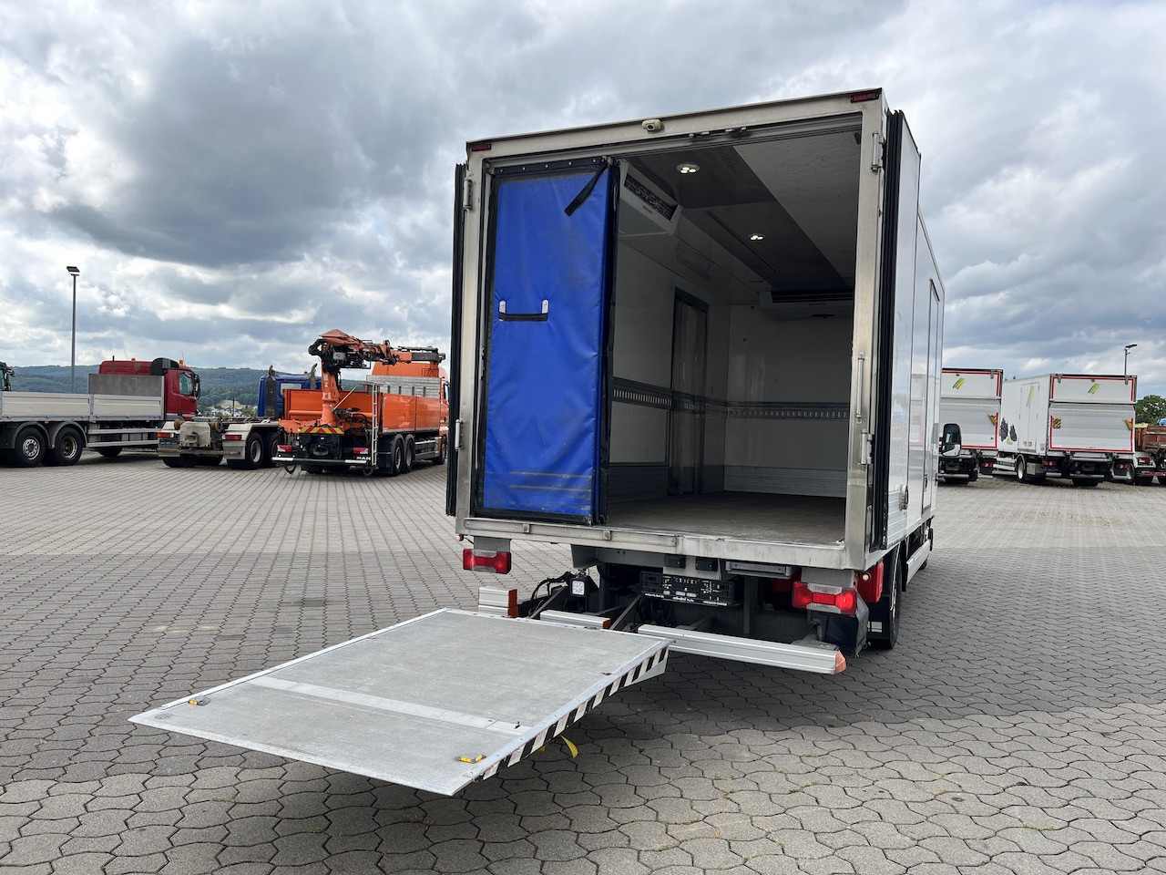 Iveco 70C18 Daily Kühlkoffer mit Ladebordwand Konvekta - شاحنة التوصيل: صورة 4 Iveco 70C18 Daily Kühlkoffer mit Ladebordwand Konvekta - شاحنة التوصيل: صورة 4