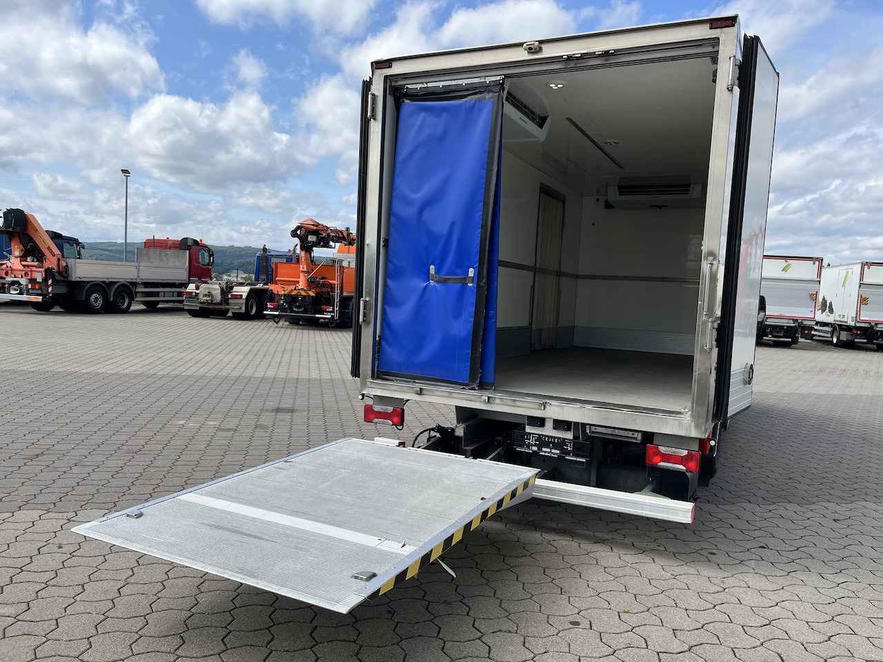 Iveco 70C18 Daily Kühlkoffer mit Ladebordwand Konvekta - شاحنة التوصيل: صورة 4 Iveco 70C18 Daily Kühlkoffer mit Ladebordwand Konvekta - شاحنة التوصيل: صورة 4