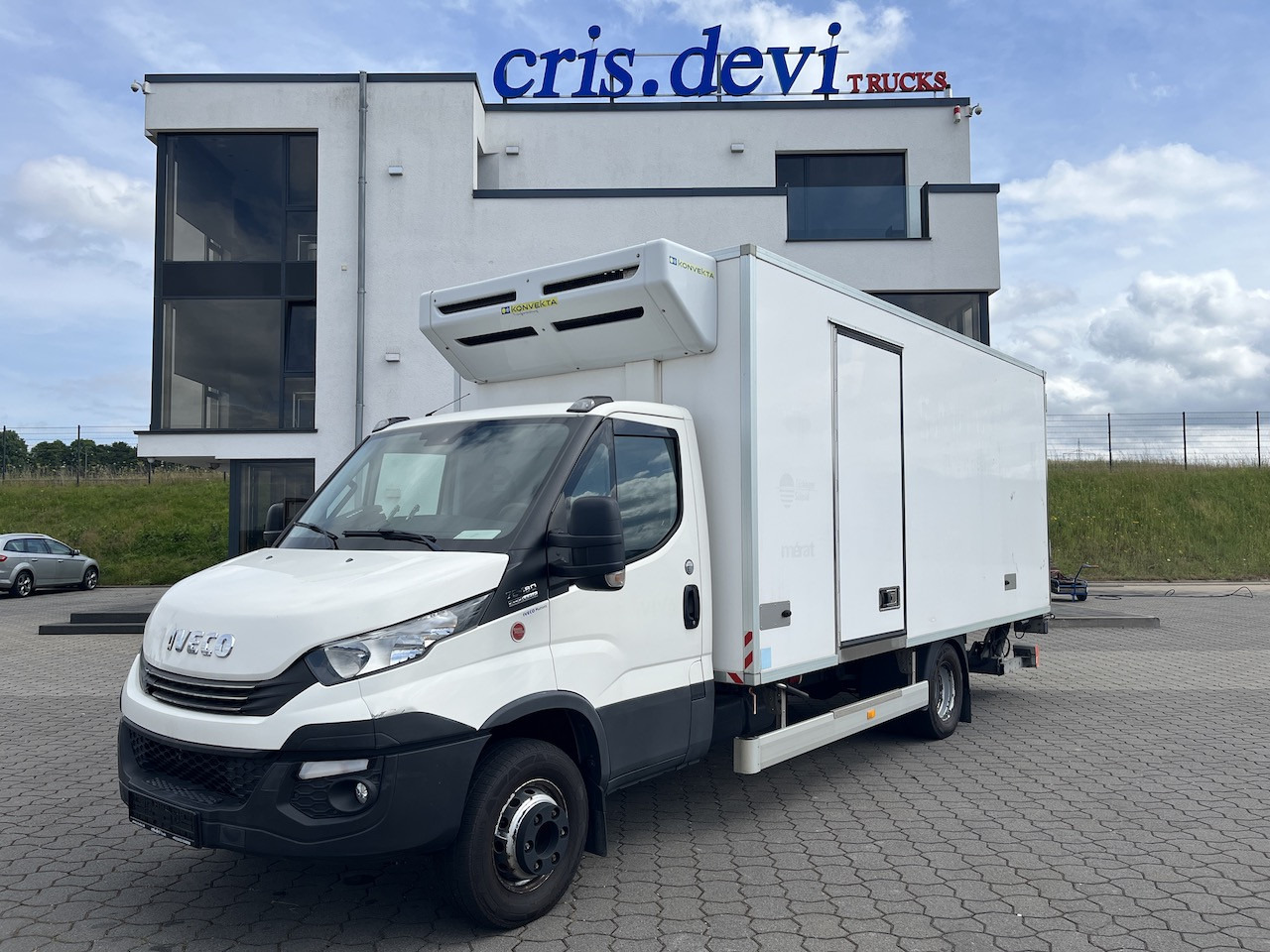 Iveco 70C18 Daily Kühlkoffer mit Ladebordwand Konvekta - شاحنة التوصيل: صورة 1 Iveco 70C18 Daily Kühlkoffer mit Ladebordwand Konvekta - شاحنة التوصيل: صورة 1