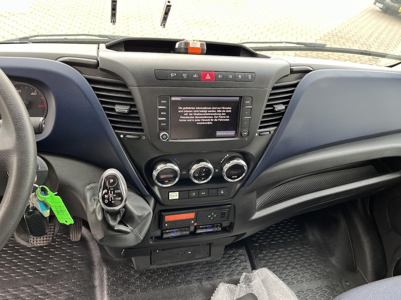 Iveco 70C18 Daily Kühlkoffer mit Ladebordwand Konvekta - شاحنة التوصيل: صورة 2 Iveco 70C18 Daily Kühlkoffer mit Ladebordwand Konvekta - شاحنة التوصيل: صورة 2
