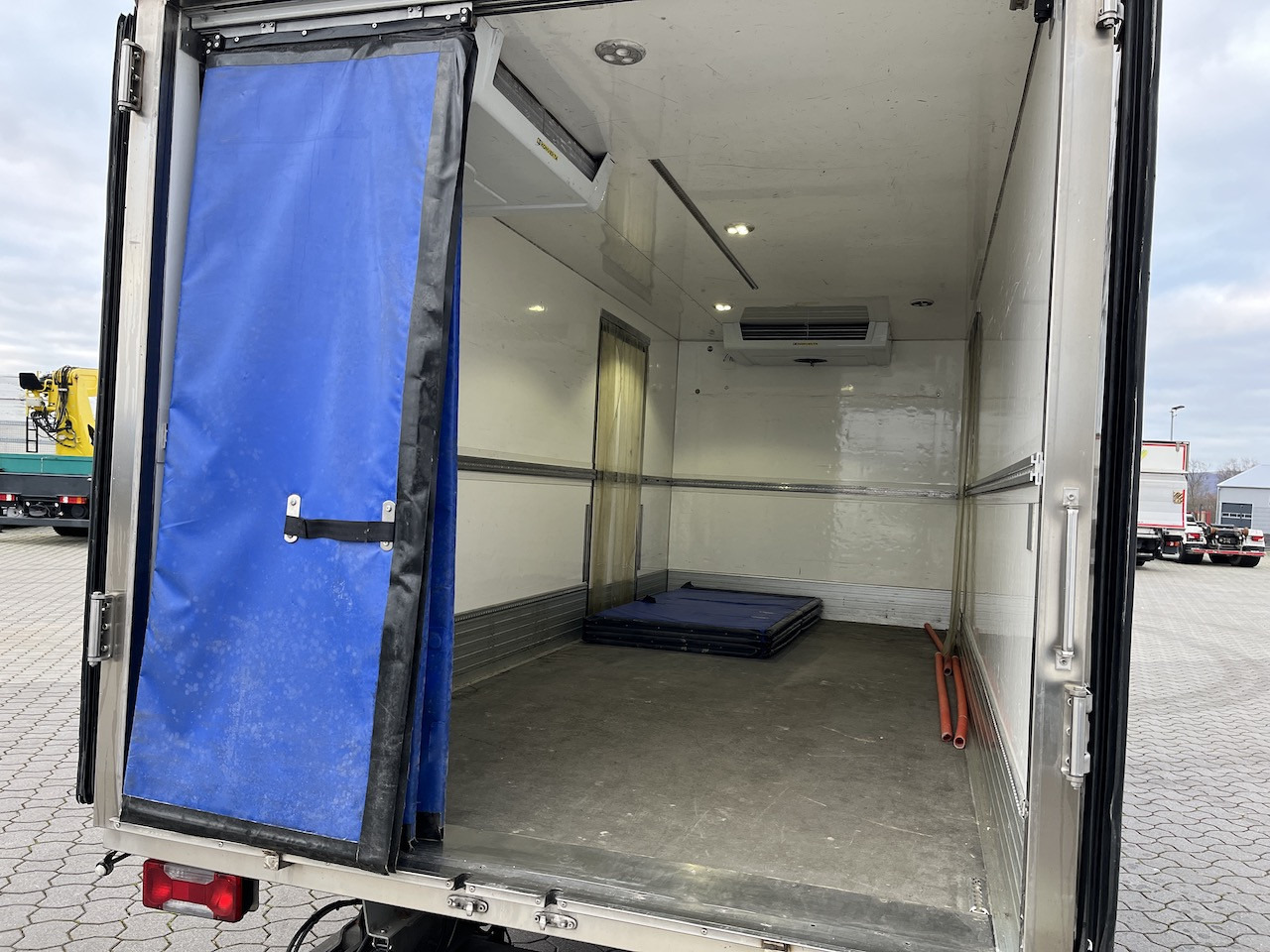 Iveco 70C18 Daily Tiefkühlkoffer mit Ladebordwand - شاحنة مُبرّدة للتوصيل: صورة 5 Iveco 70C18 Daily Tiefkühlkoffer mit Ladebordwand - شاحنة مُبرّدة للتوصيل: صورة 5