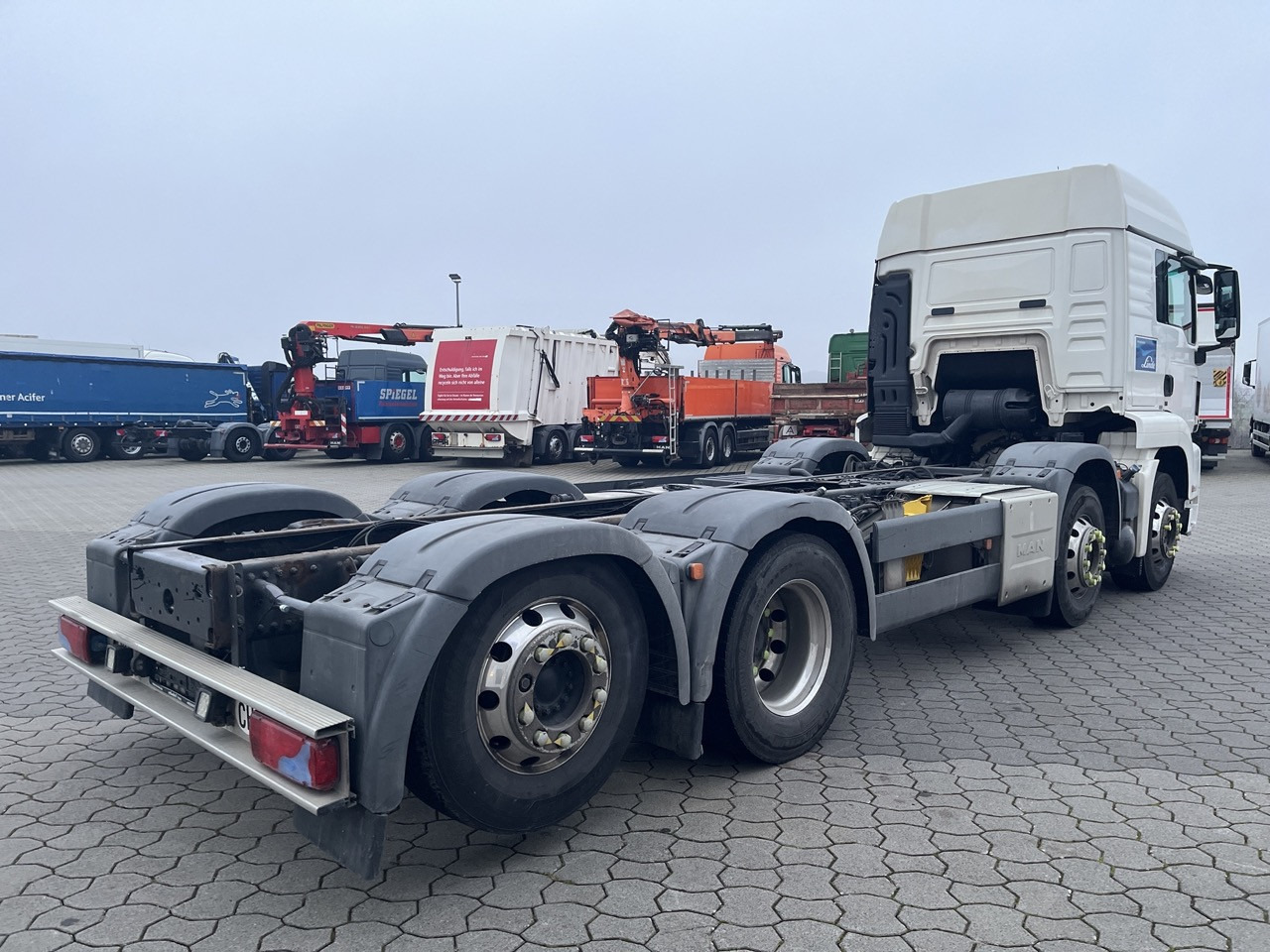 MAN TGS 35.440 8x2 Fahrgestell Intarder - شاحنة هيكل كابينة: صورة 5 MAN TGS 35.440 8x2 Fahrgestell Intarder - شاحنة هيكل كابينة: صورة 5