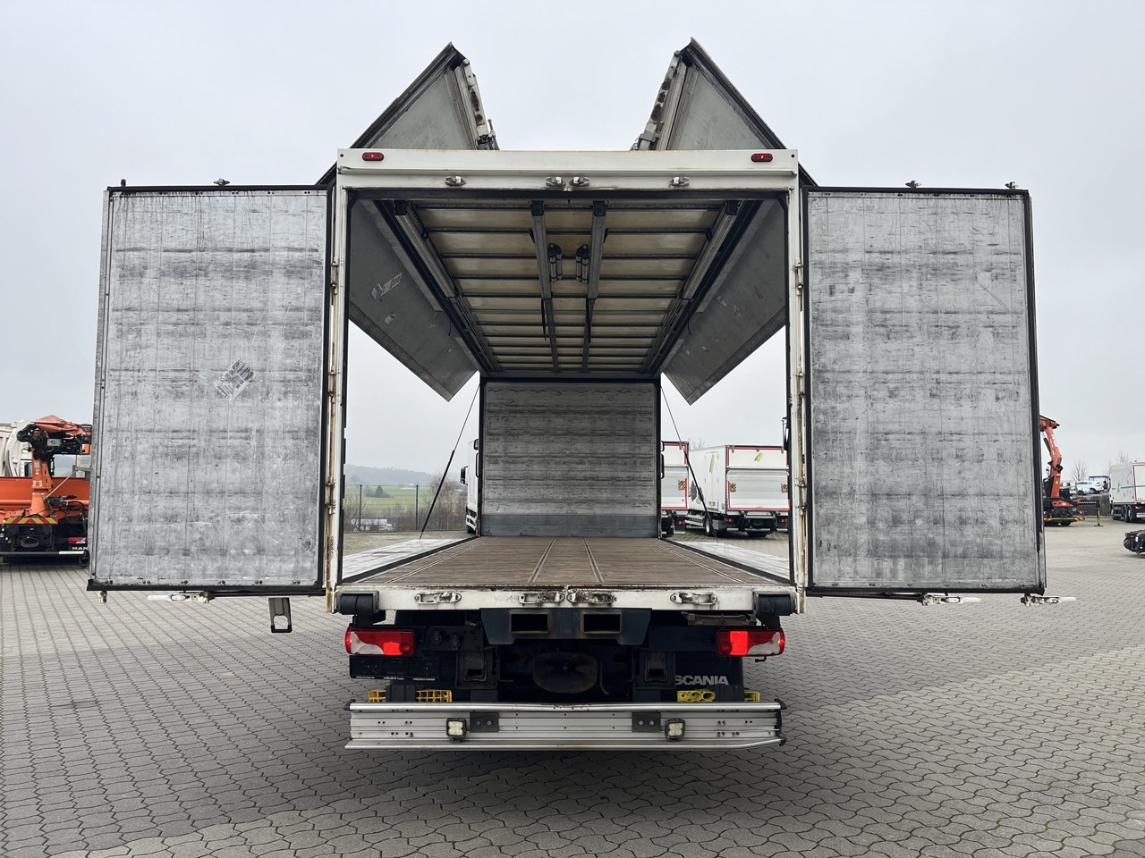 Scania R 450 6x2 Geränke Lenkachse Retarder - شاحنة المشروبات: صورة 5 Scania R 450 6x2 Geränke Lenkachse Retarder - شاحنة المشروبات: صورة 5