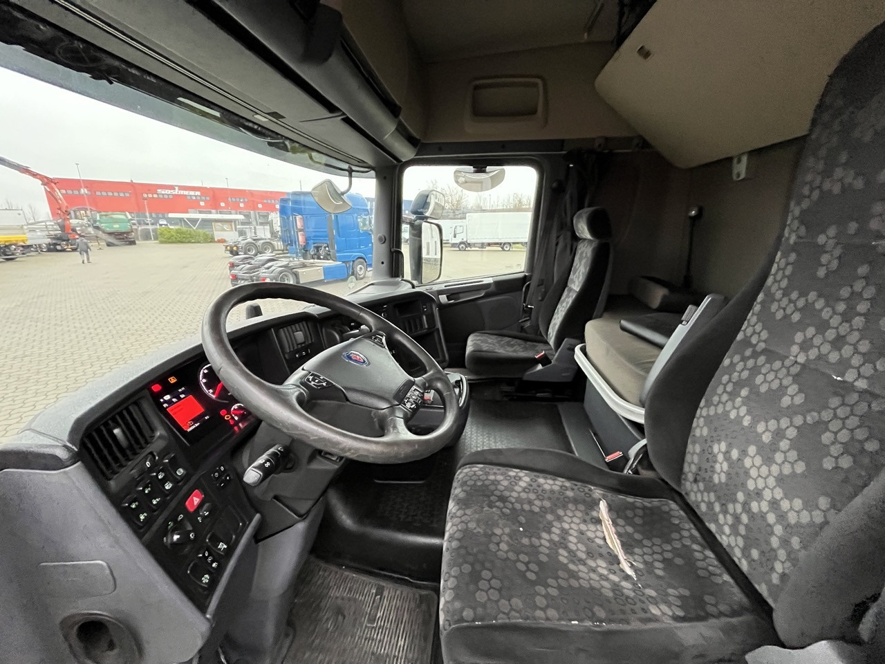 Scania R 450 6x2 Geränke Lenkachse Retarder - شاحنة المشروبات: صورة 4 Scania R 450 6x2 Geränke Lenkachse Retarder - شاحنة المشروبات: صورة 4