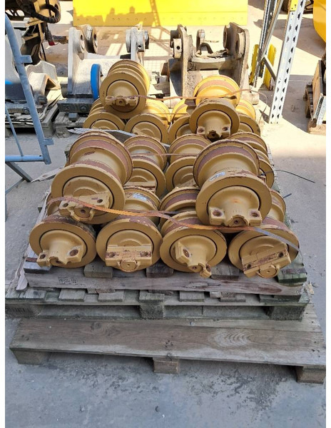 Komatsu D61PX-24 - TRACK ROLLERS - إطار/ شاسيه - آلات البناء: صورة 1 Komatsu D61PX-24 - TRACK ROLLERS - إطار/ شاسيه - آلات البناء: صورة 1