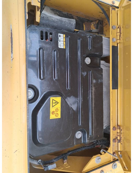 Komatsu HB365LC-3 Hybrid - حفار زحاف: صورة 5 Komatsu HB365LC-3 Hybrid - حفار زحاف: صورة 5