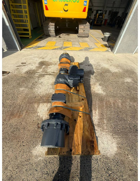 Komatsu WA100M-8 REAR AXLE ASSEMBLY 42W-23-51110 - المحور و قطع الغيار - آلات البناء: صورة 3 Komatsu WA100M-8 REAR AXLE ASSEMBLY 42W-23-51110 - المحور و قطع الغيار - آلات البناء: صورة 3