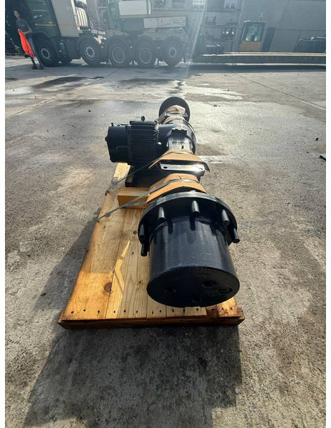 Komatsu WA100M-8 REAR AXLE ASSEMBLY 42W-23-51110 - المحور و قطع الغيار - آلات البناء: صورة 5 Komatsu WA100M-8 REAR AXLE ASSEMBLY 42W-23-51110 - المحور و قطع الغيار - آلات البناء: صورة 5