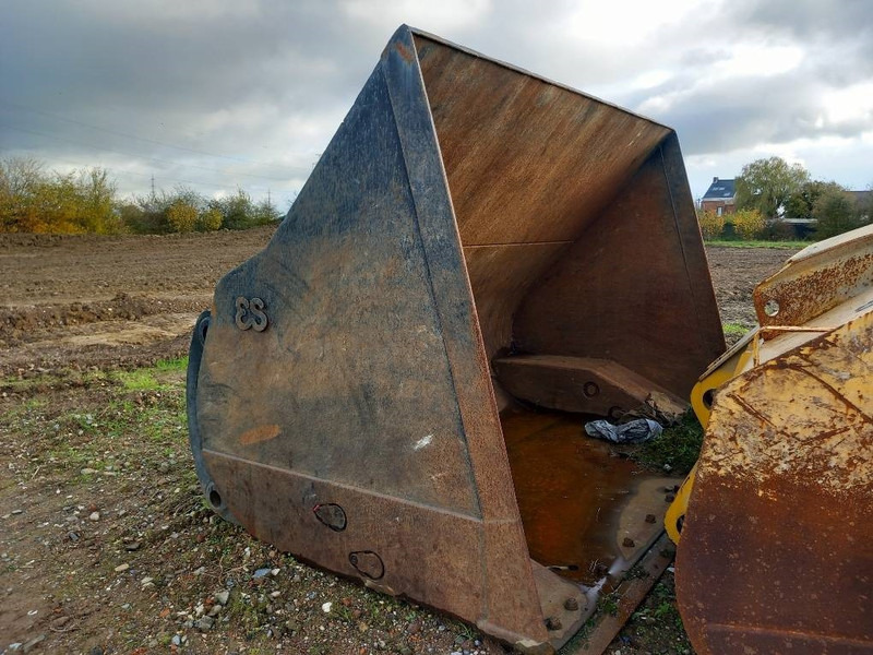 Komatsu WA480-8 - بكت - آلات البناء: صورة 1 Komatsu WA480-8 - بكت - آلات البناء: صورة 1